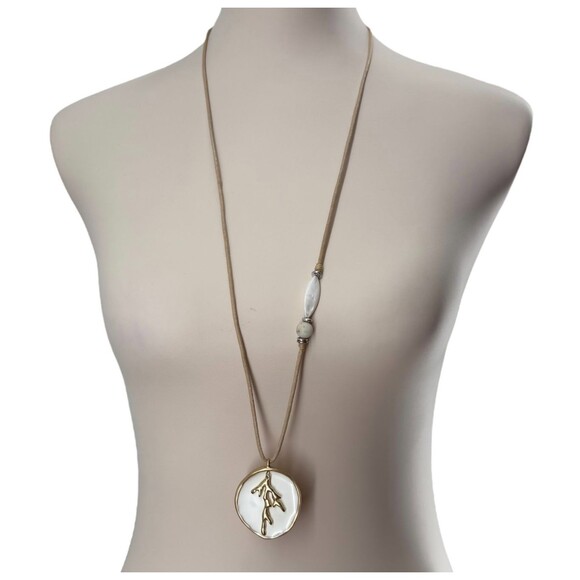 J. Jill Sand Dollar Necklace Gold Tone Coral Pendant White Seaside Finds READ! - Picture 9 of 15